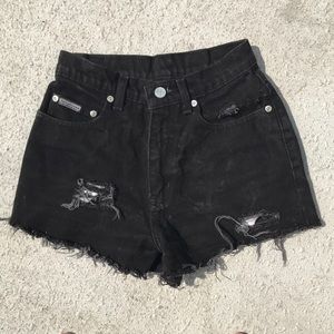 🖤 high waisted distressed denim!!